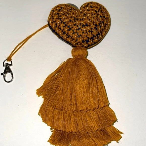 NWT Heart bag charm/keychain tassle - Picture 1 of 3